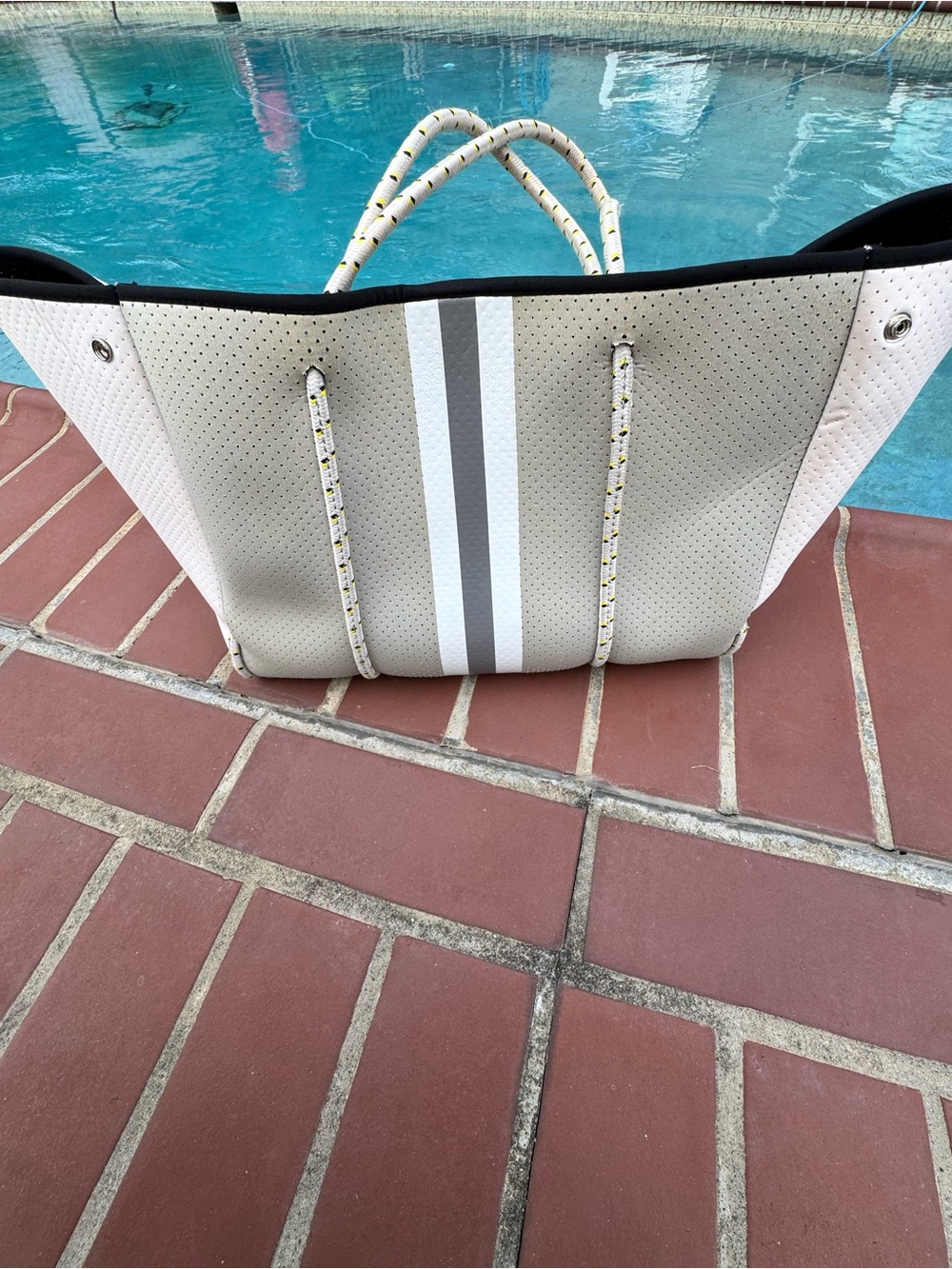 Haute Shore Neoprene tote bag- in Aspen - Picture 2 of 6
